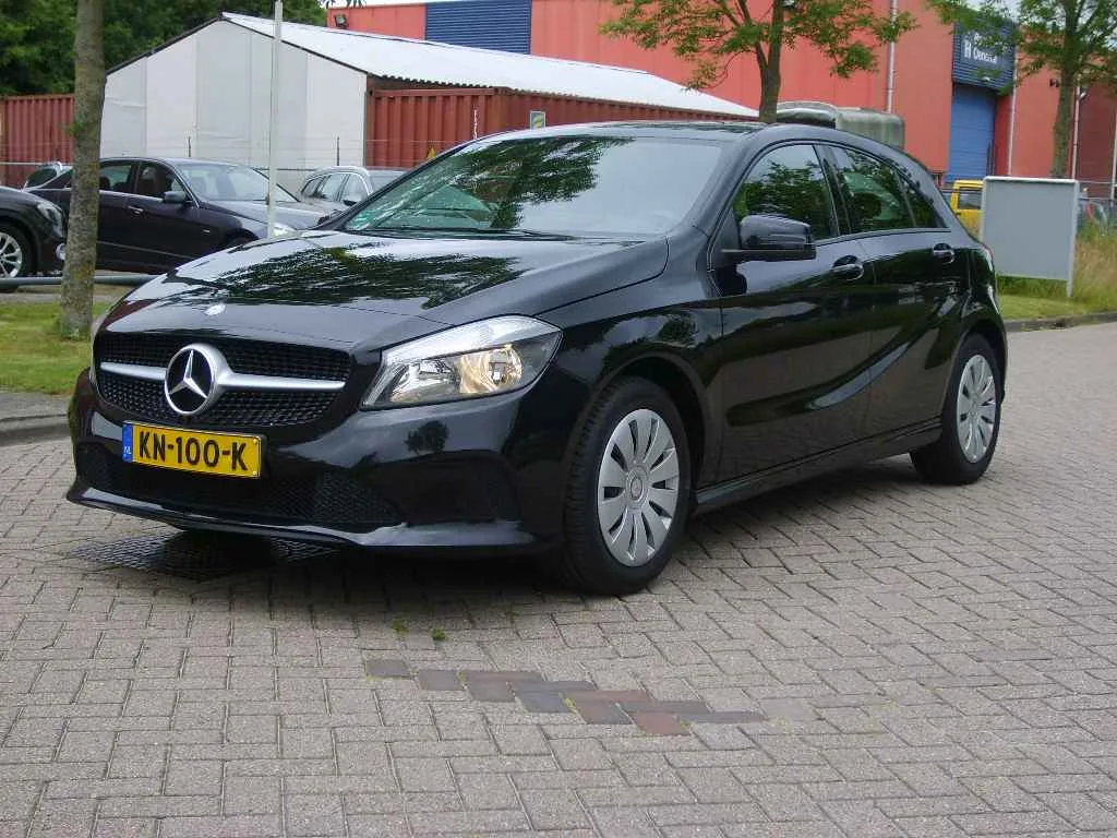 Mercedes-Benz A-Klasse (2016) — foto 1
