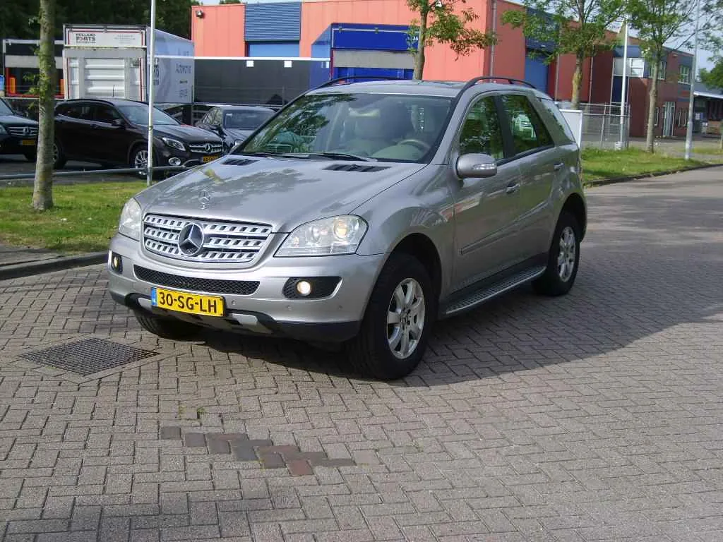 Mercedes-Benz M-Klasse (2006) — foto 1