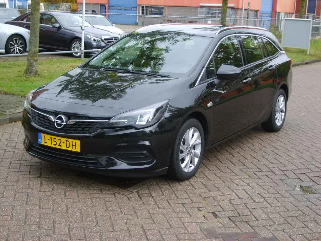 Opel Astra (2021) — foto 1