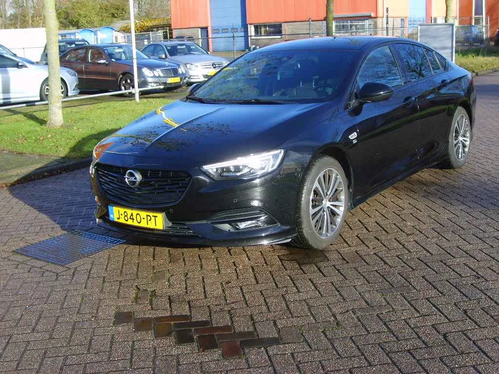 Opel Insignia (2020) — foto 1