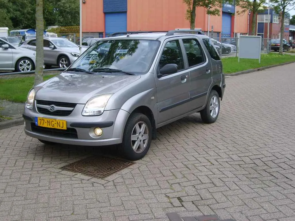 Suzuki Ignis (2003) — foto 1