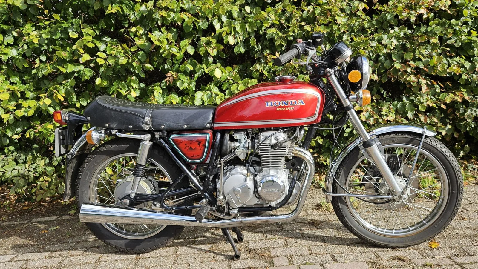 Honda CB 400F (1976) — foto 1