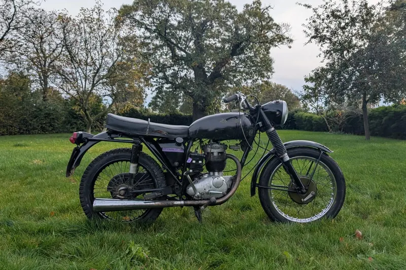 B.S.A. BSA 350cc B40 year with danisch papers runs good (1970)