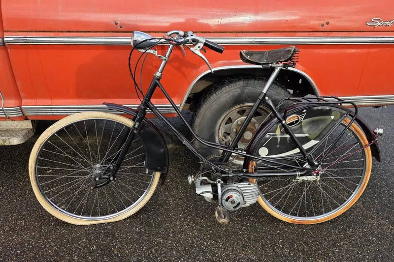 Berini Cyclestar M19 on a dutch bicycle (1952)