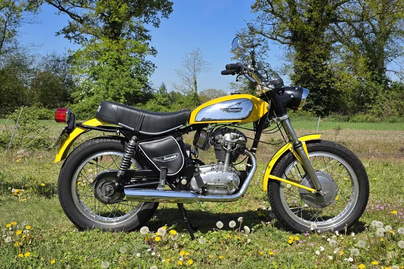 Ducati 250cc OHC Scrambler restored to as new condition dutch registration papers (1974)