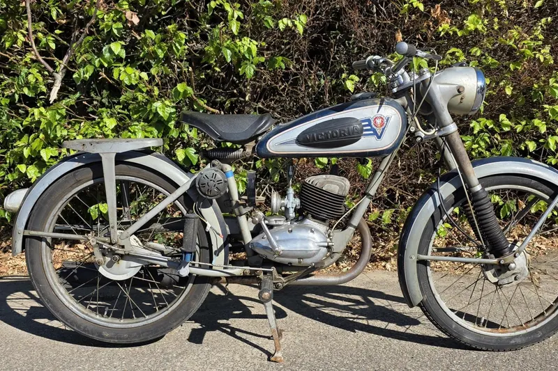 Victoria Bi-Fix 125cc in first paint (1951)