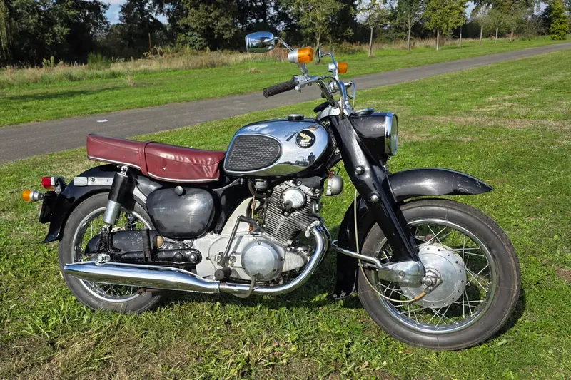 Honda CA 77 Dream (2026)