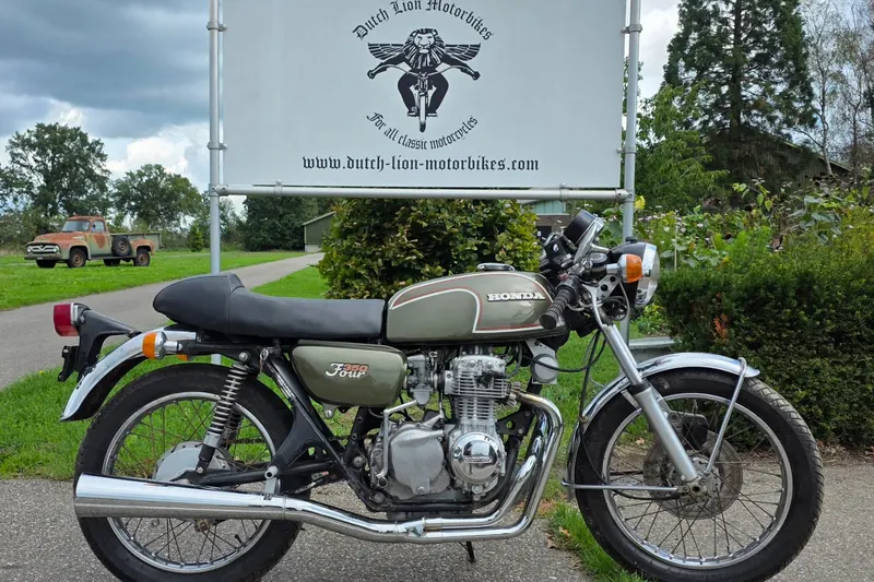 Honda CB350F0 in bachus olive (1972)