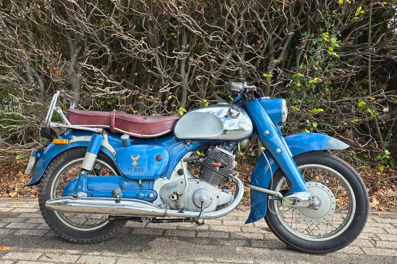Honda CE71 Dream Super Sport early (1959)