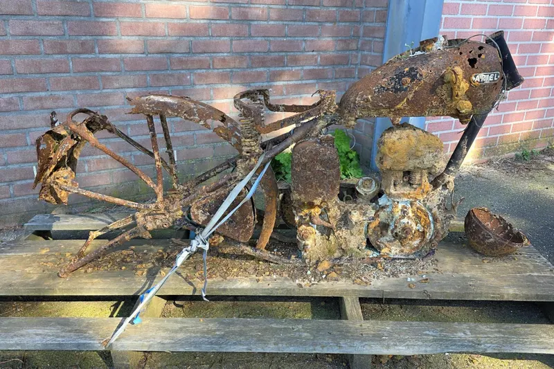 Ariel Detector find 557cc for decoration (1934)