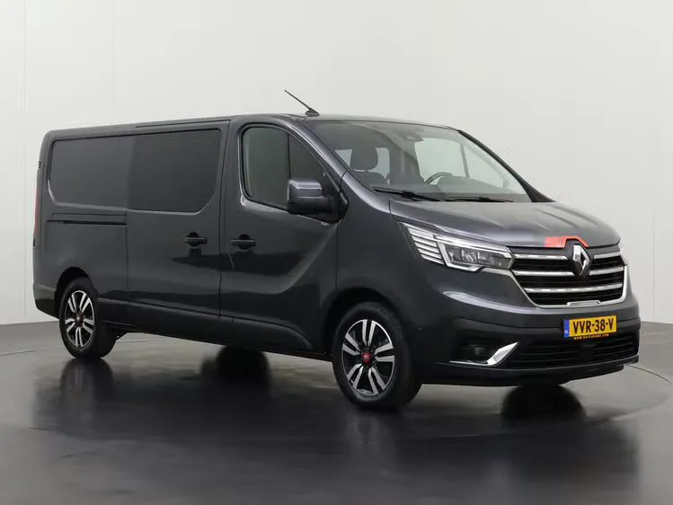 Renault Trafic (2023) — foto 1
