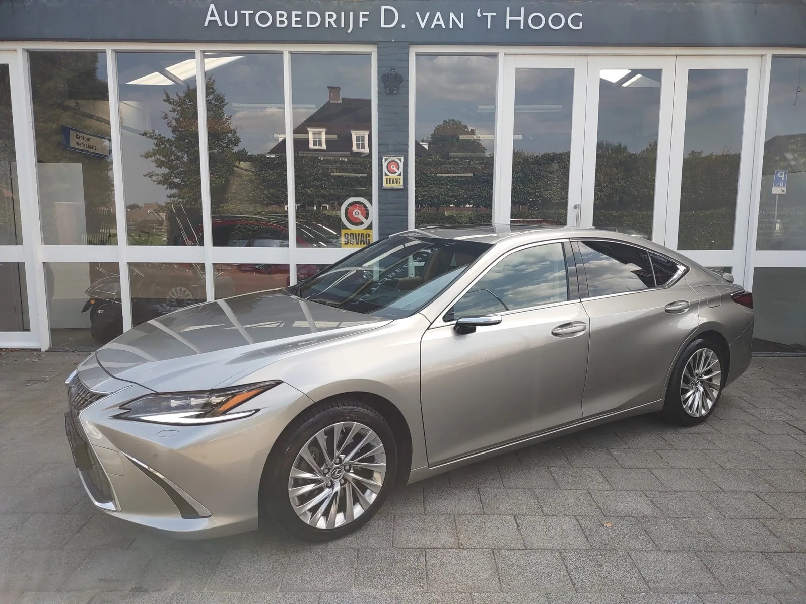 Lexus ES (2024) — foto 1
