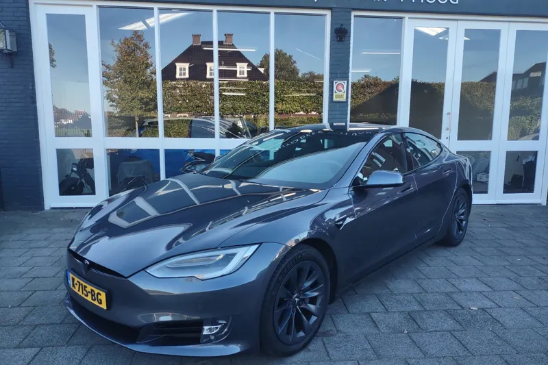 Tesla Model S (2020)
