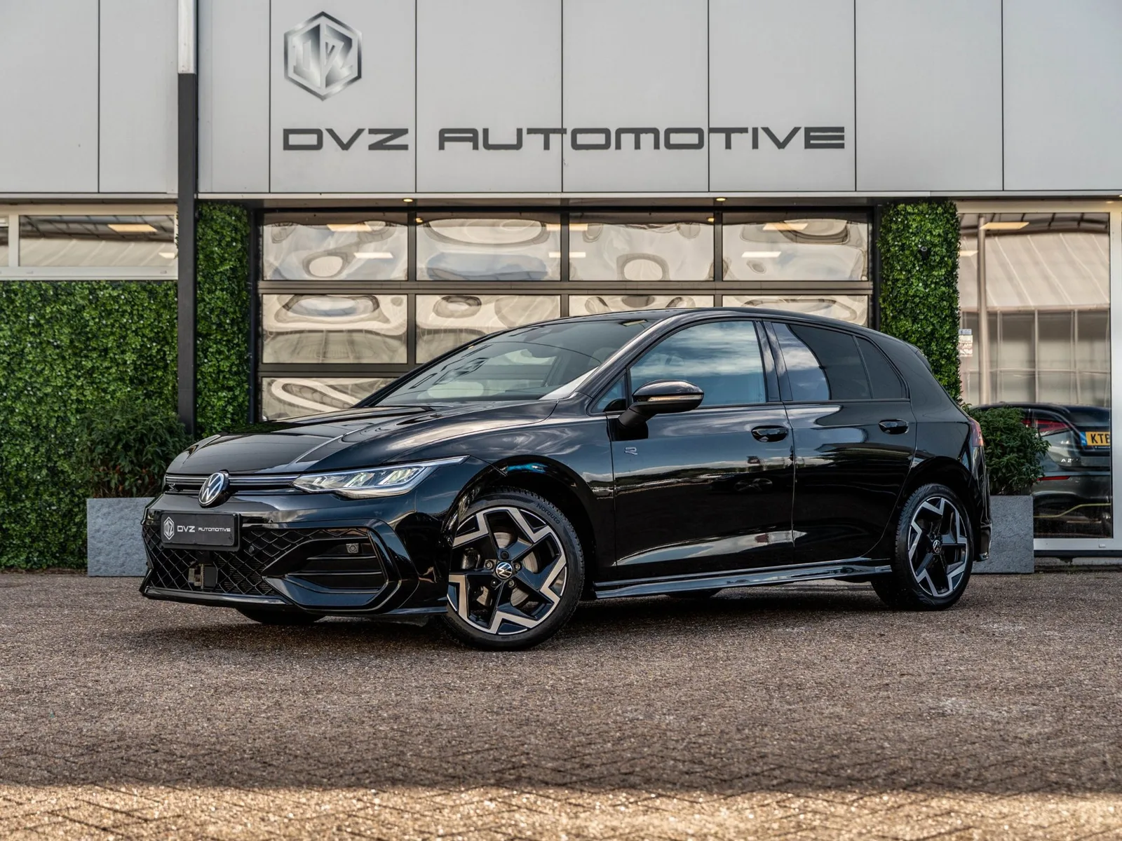 Volkswagen Golf (2025) — foto 1
