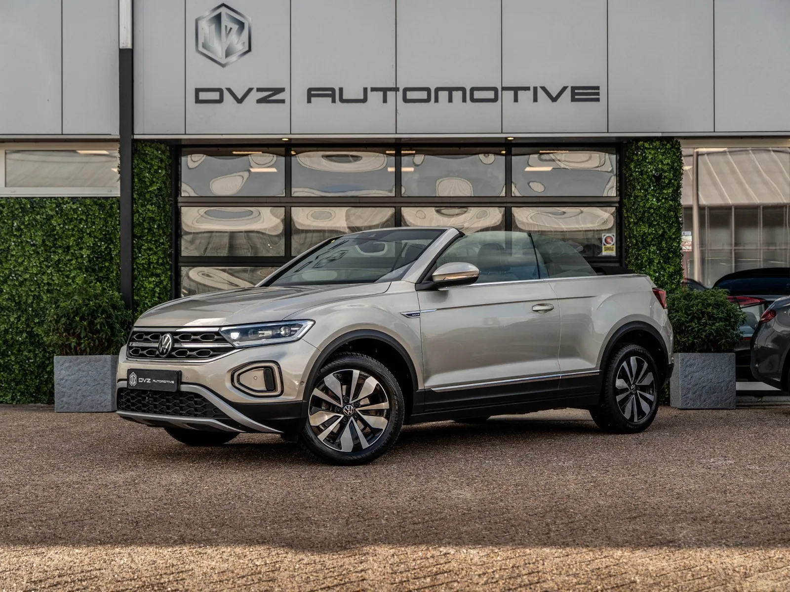 Volkswagen T-Roc (2024) — foto 1