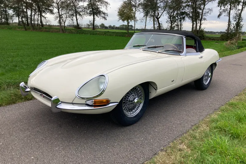 Jaguar For (1961)