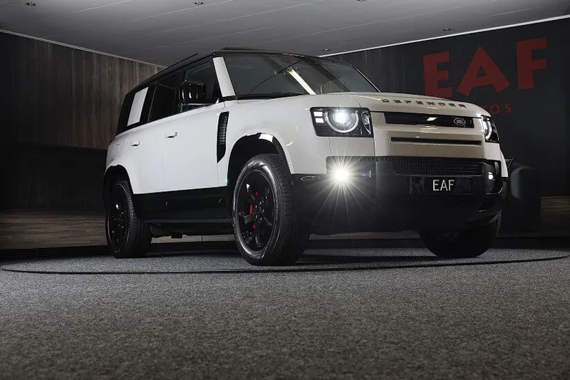 Land Rover Defender (2026)