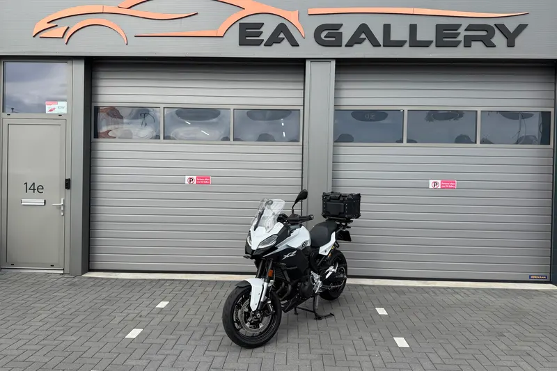 BMW F 900 XR (2024)