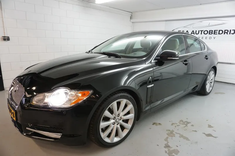 Jaguar XF (2013)