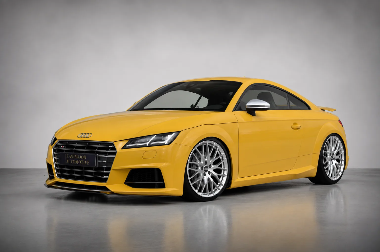 Audi TTS (2015) — foto 1
