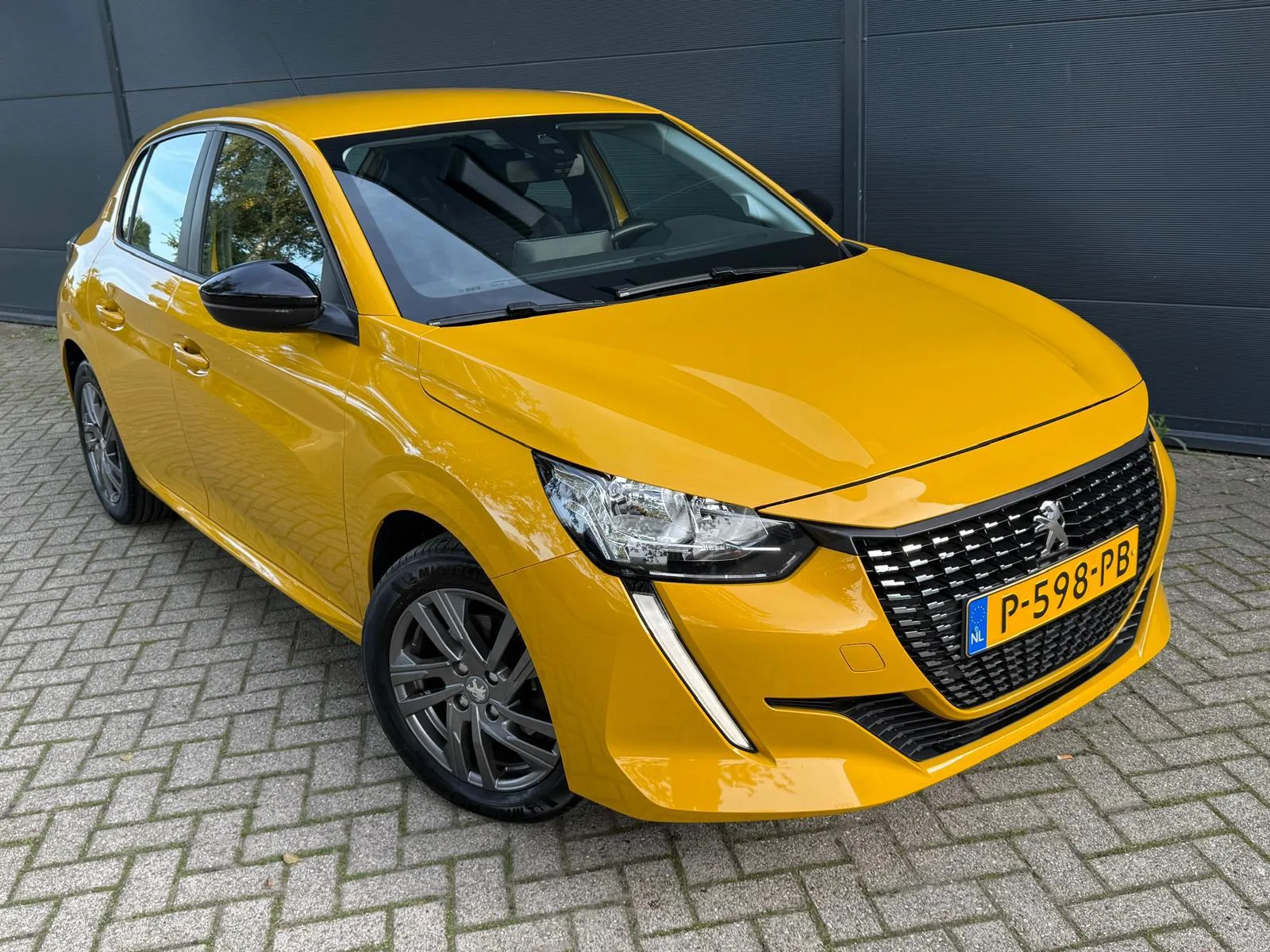 Peugeot 208 (2022) — foto 1