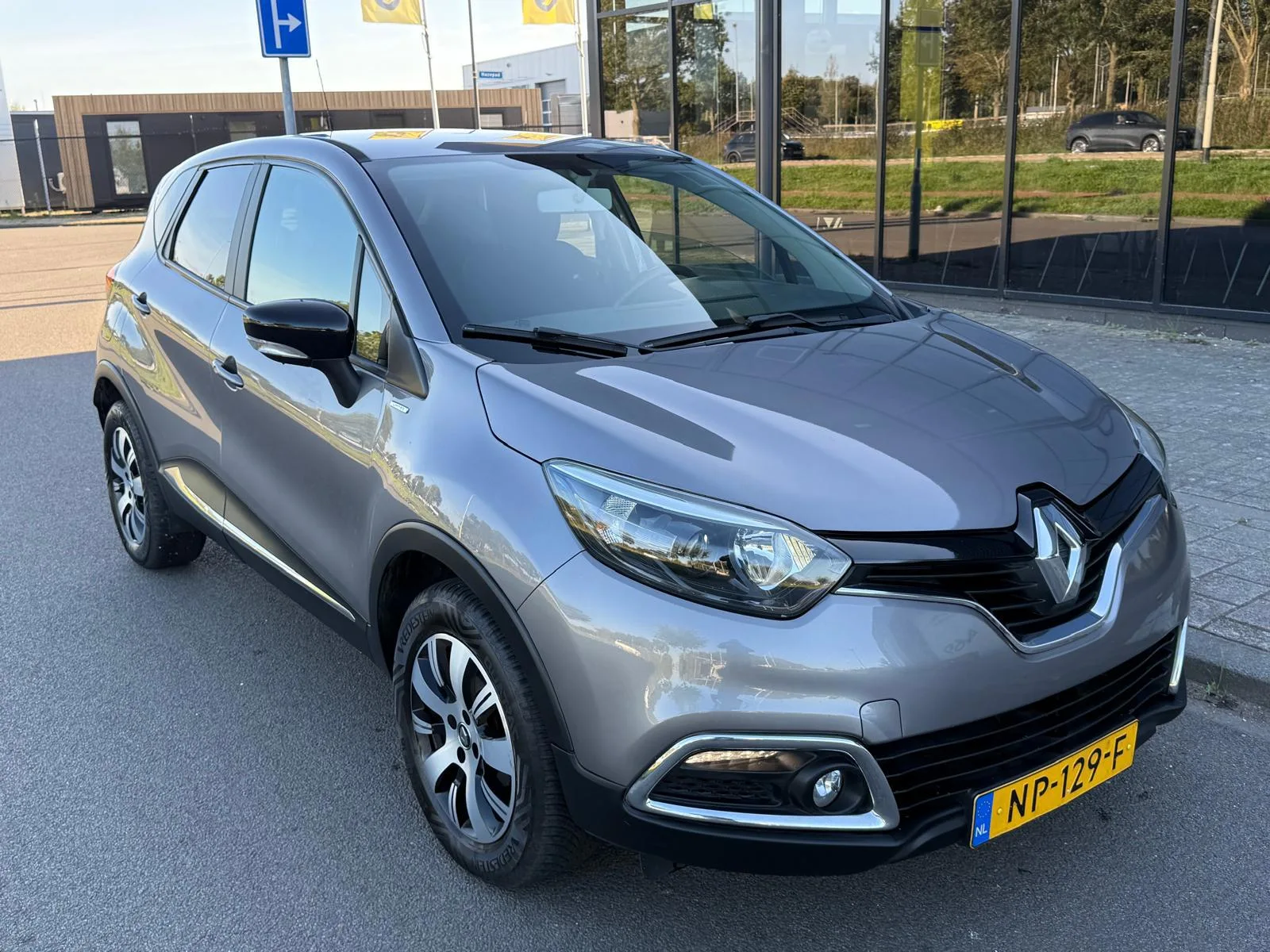 Renault Captur (2017) — foto 1