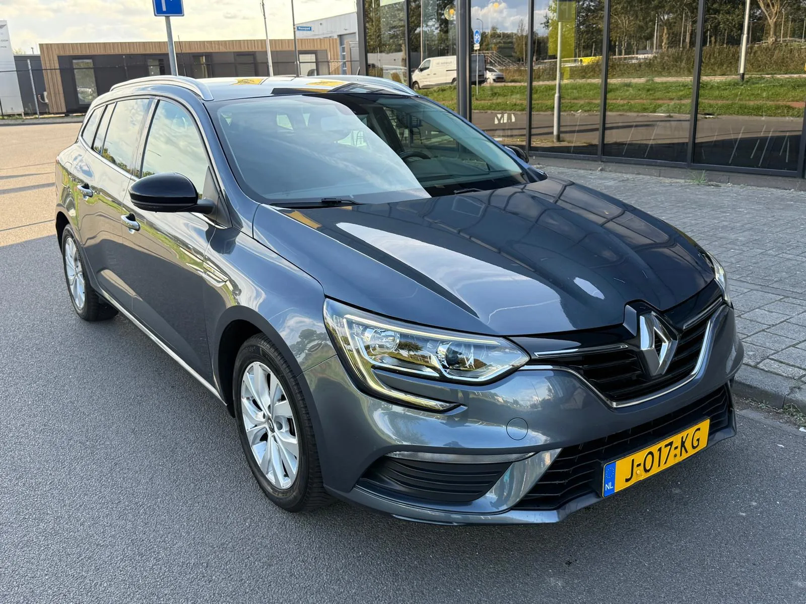 Renault Mégane (2020) — foto 1