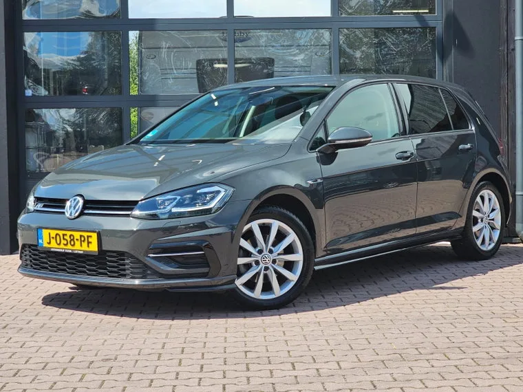 Volkswagen Golf (2019) — foto 1