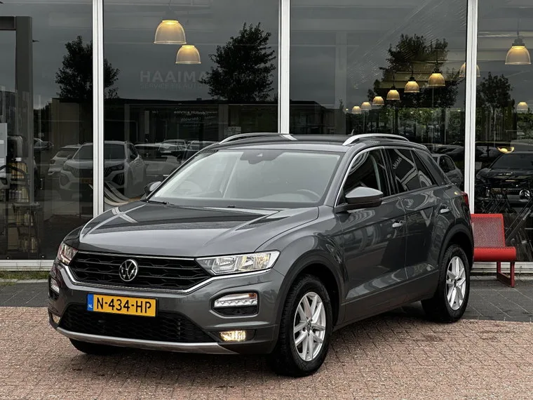 Volkswagen T-Roc (2021) — foto 1