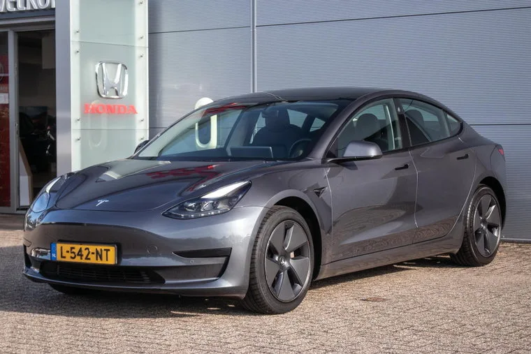 Tesla Model 3 (2021) — foto 1