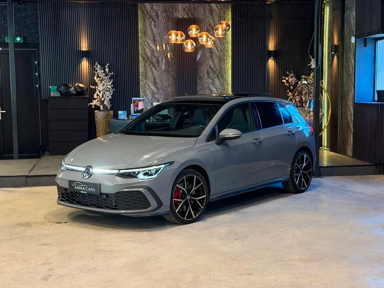 Volkswagen Golf (2021) — foto 1