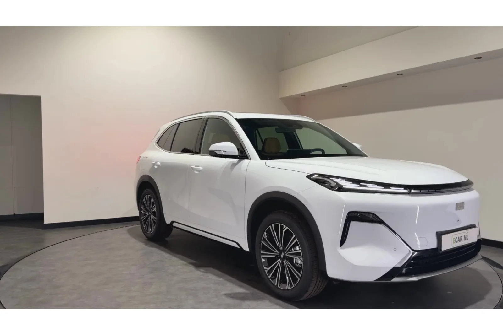 Geely Starray EM-i (2026) — foto 1