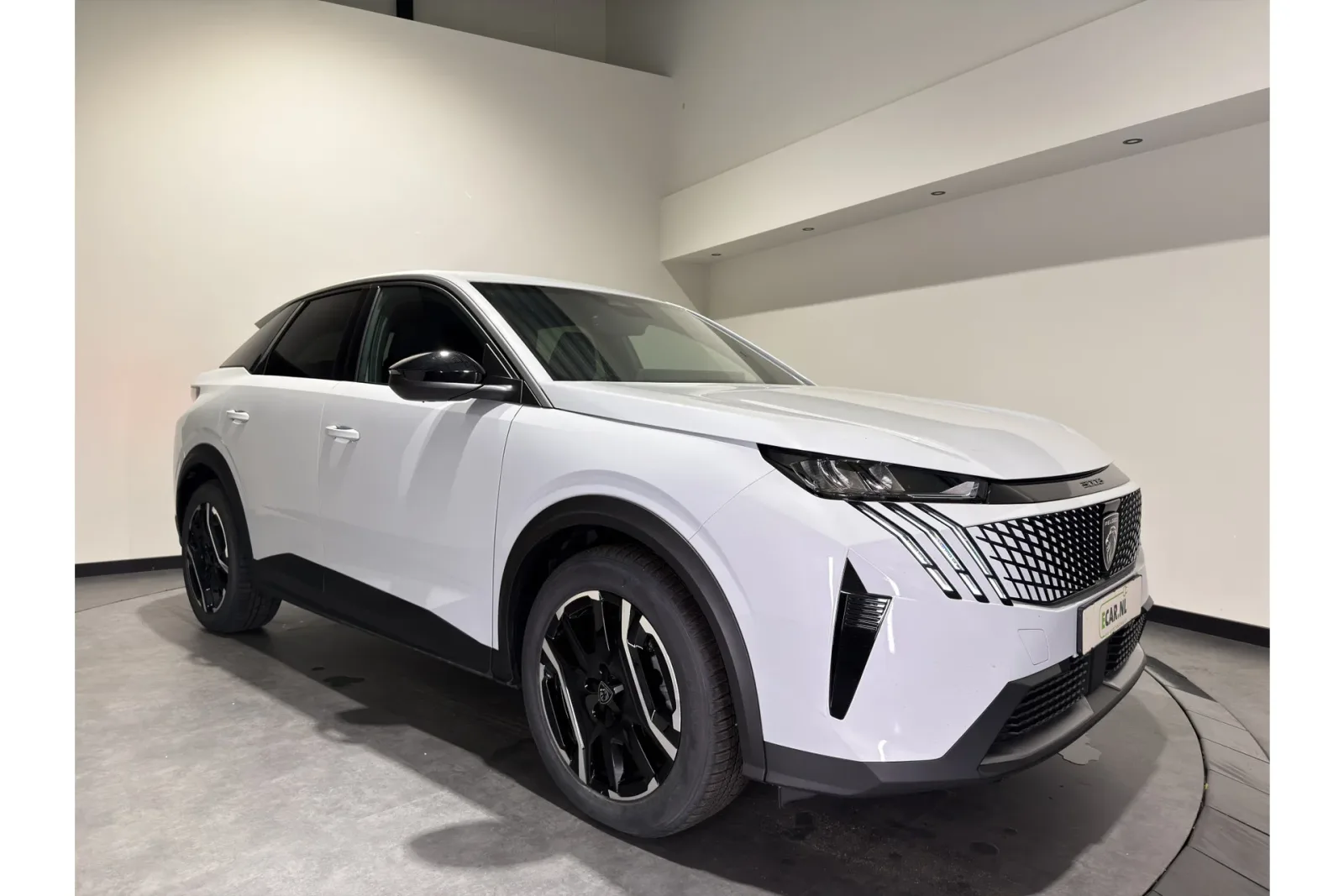 Peugeot e-3008 (2025) — foto 1