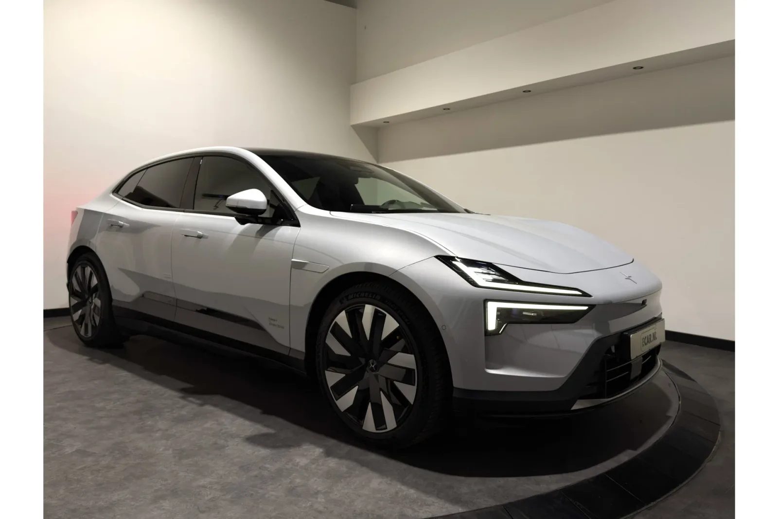 Polestar 4 (2024) — foto 1