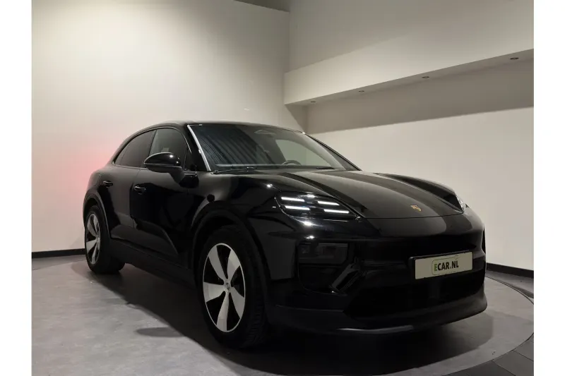 Porsche Macan (2025)