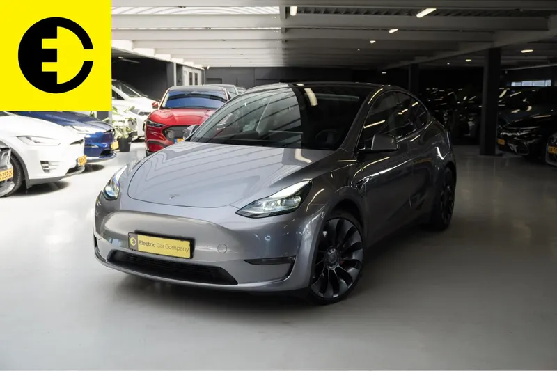 Tesla Model Y (2023)
