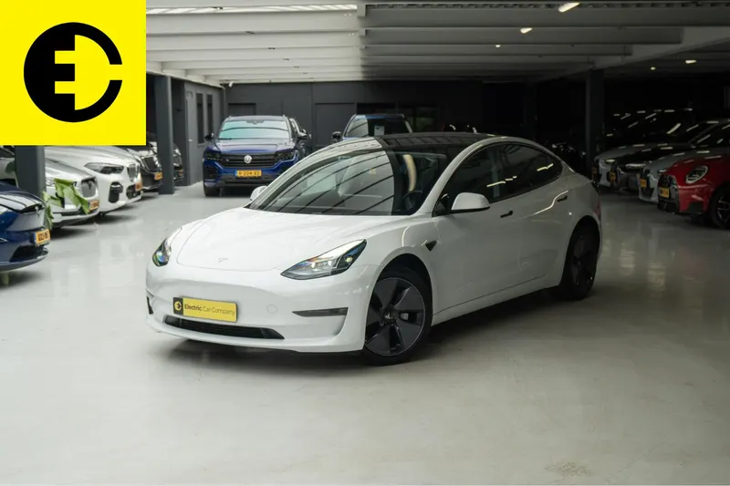 Tesla Model 3 (2022)