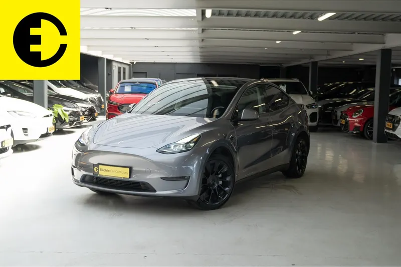 Tesla Model Y (2023)