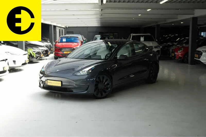 Tesla Model 3 (2022)