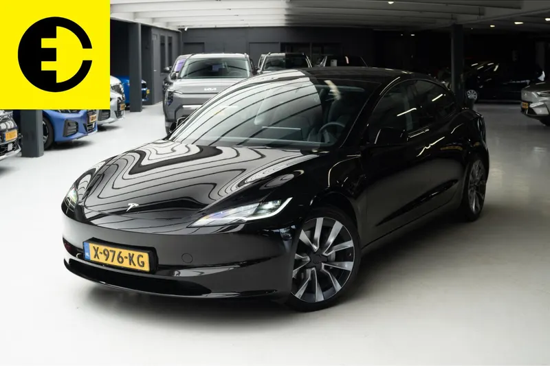 Tesla Model 3 (2023)