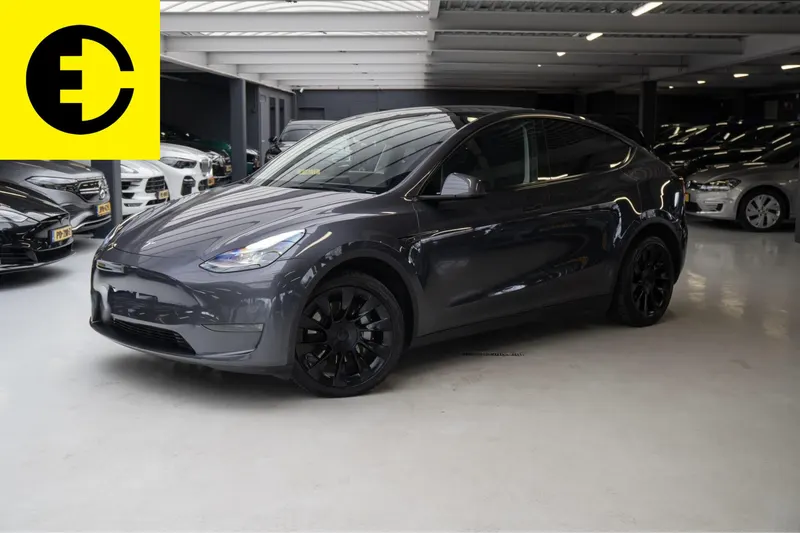 Tesla Model Y (2023)