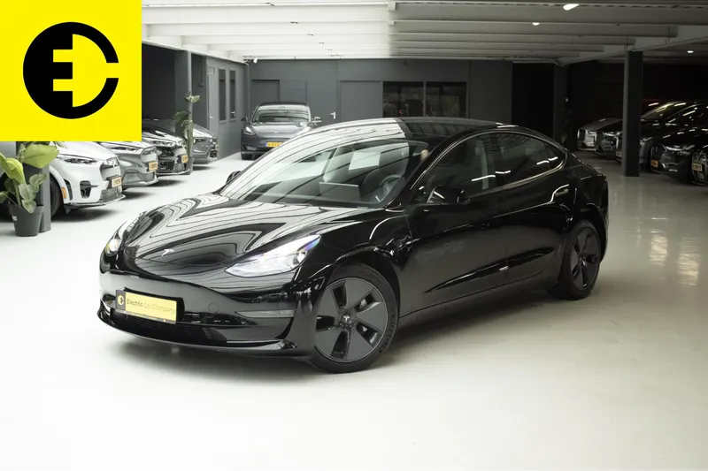 Tesla Model 3 (2023)