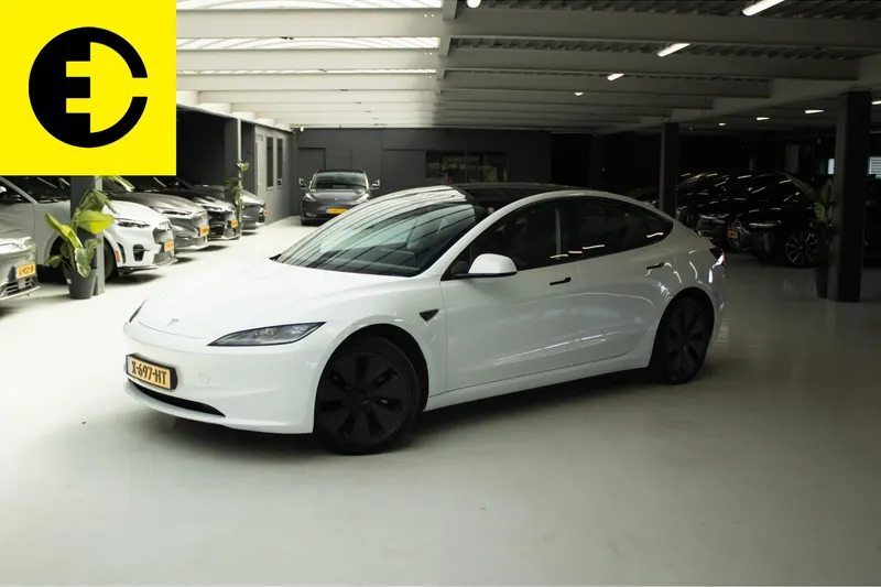 Tesla Model 3 (2023)