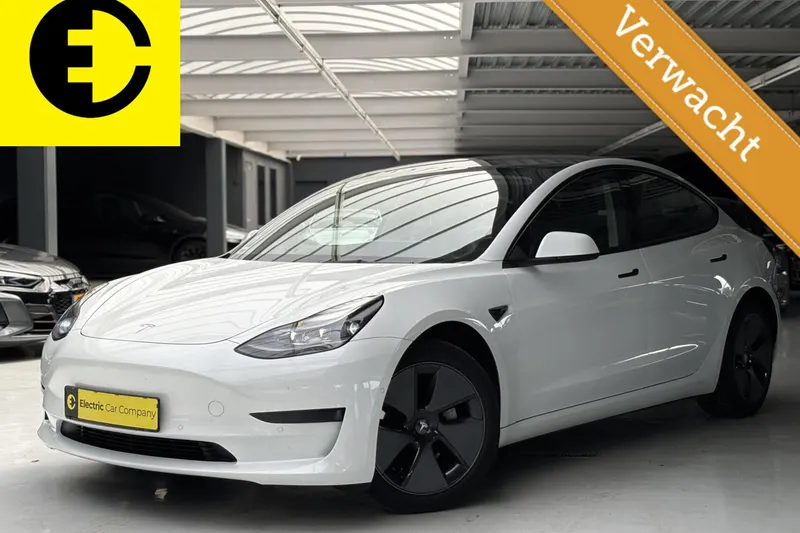 Tesla Model 3 (2023)