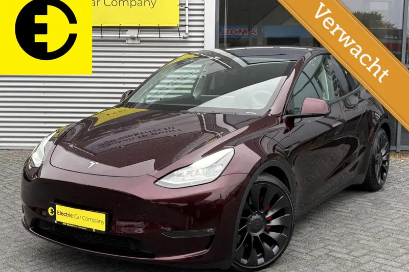 Tesla Model Y (2023)