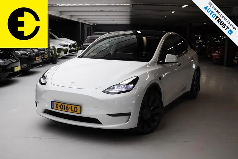Tesla Model Y (2023)