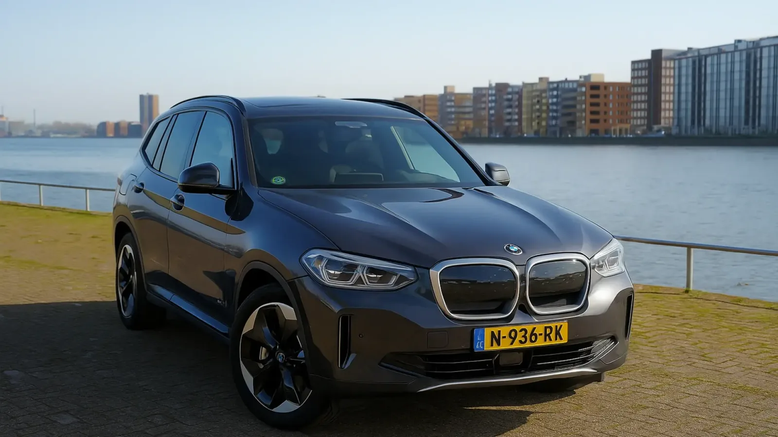 BMW iX3 (2017) — foto 1