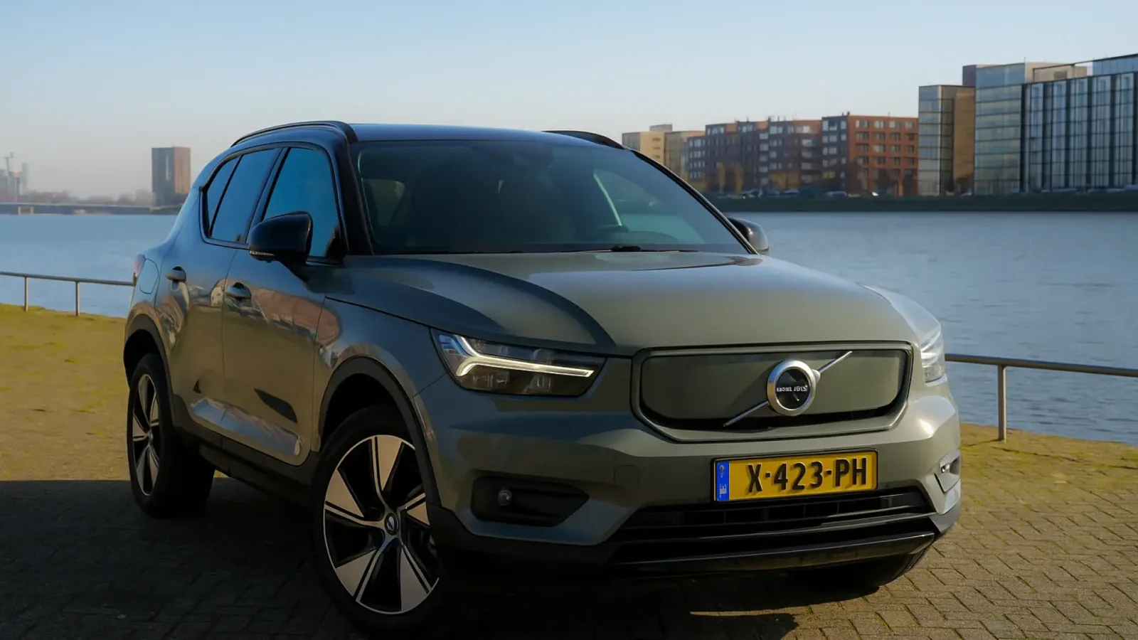 Volvo XC40 (2026) — foto 1