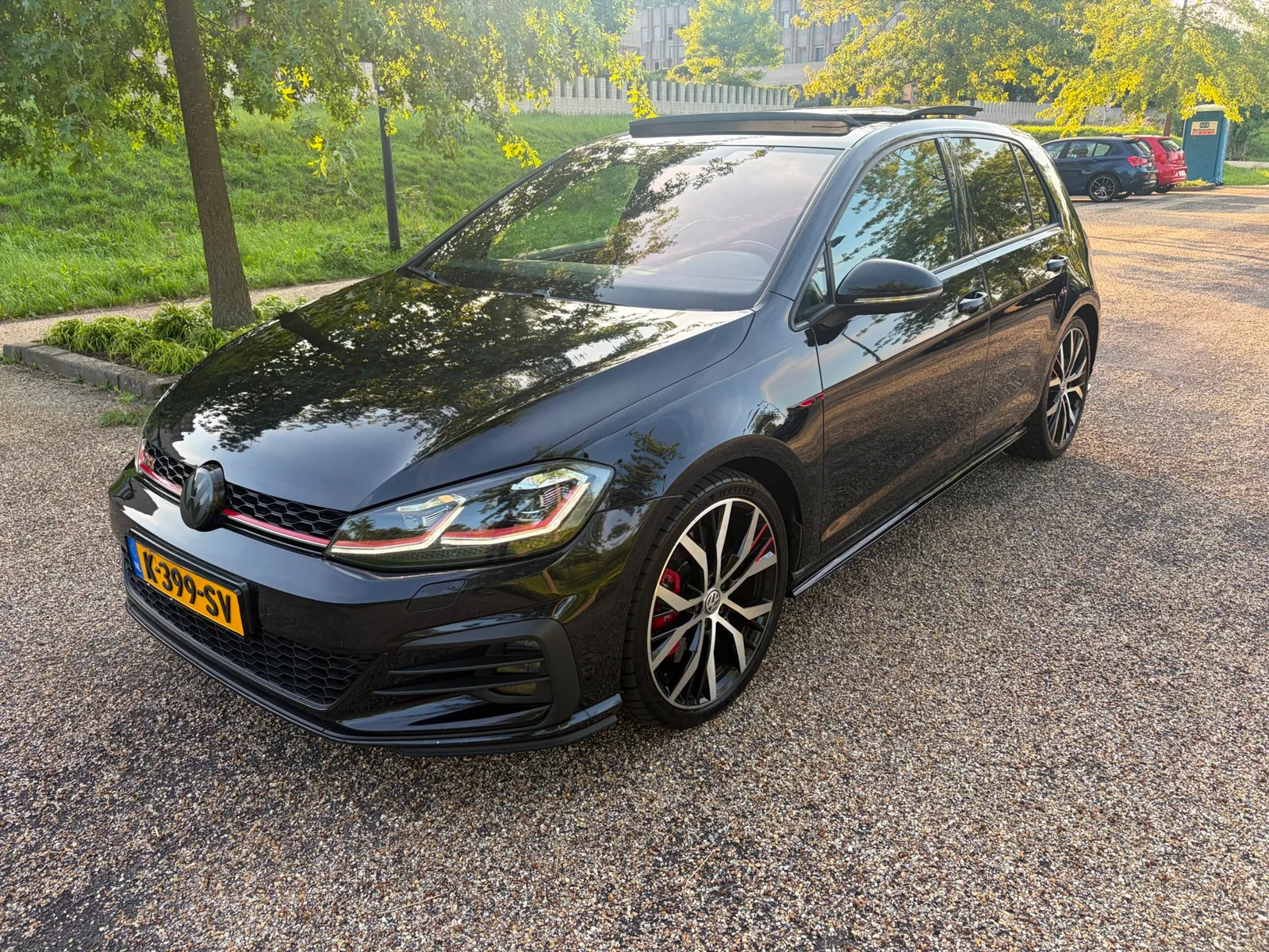 Volkswagen Golf (2018) — foto 1