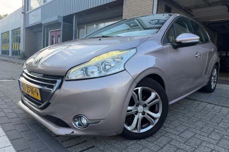 Peugeot 208 (2012)
